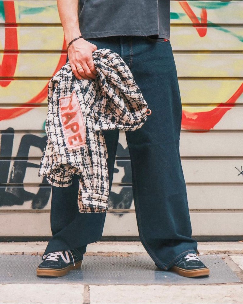 T.A.P.E. — giacca in bouclé e denim wide leg